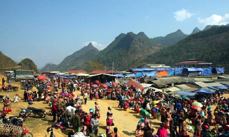 bac-ha-can-cau-market-sapa.jpg