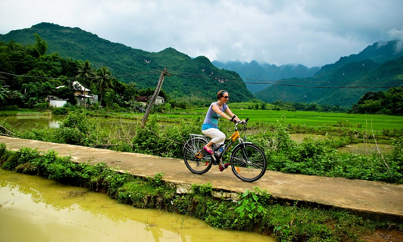 biking-in-mai-chau-cycling-in-mai-chau.jpg