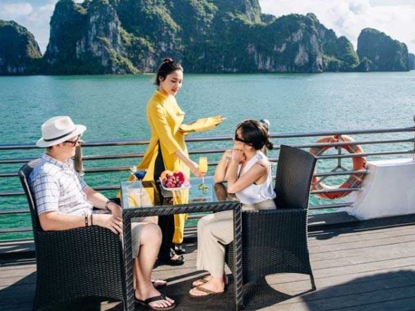 Romantic Escape: Spa Indulgence, Crafted Cocktails & Your Private Cruise 5 Days